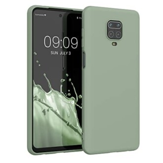 Coque verte sur smartphone avec écran allumé.
