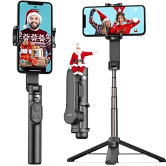 Périphérique selfie avec smartphone affichant photos de Noël.